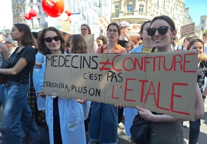 Manifestation des étudiants et médecins à Paris le 29 avril 2025