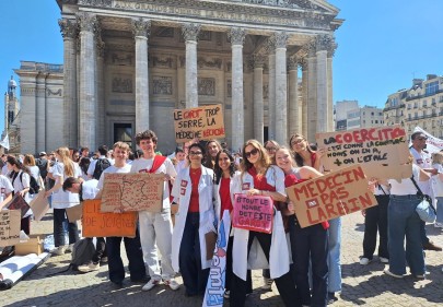 Manifestation des étudiants et médecins à Paris le 29 avril 2025