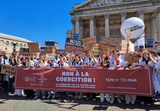 Manifestation des étudiants et médecins à Paris le 29 avril 2025